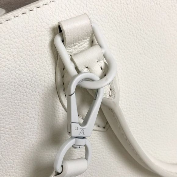 Louis Vuitton Shoulder Bag Lock Me Tote PM White - Picture 12 of 16